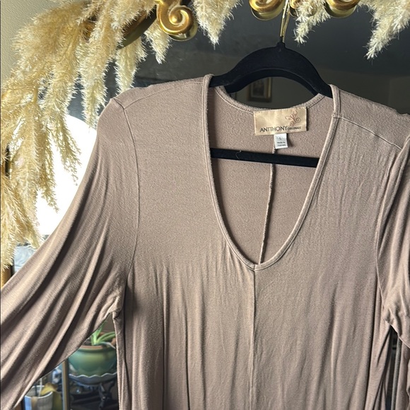 Antthony Originals Neutral Beige V Neck Long Sleeve Oversized Shirt - Picture 2 of 4